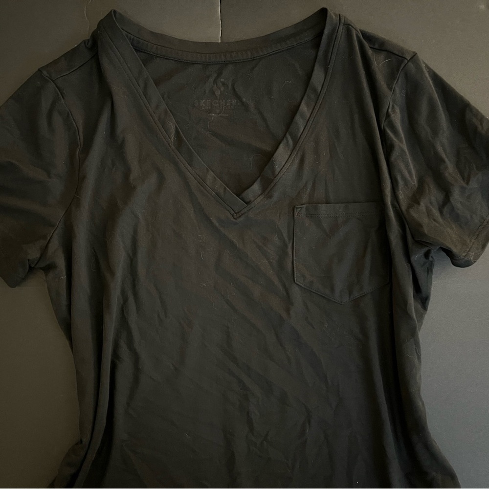 Black V-neck short sleeve shirt